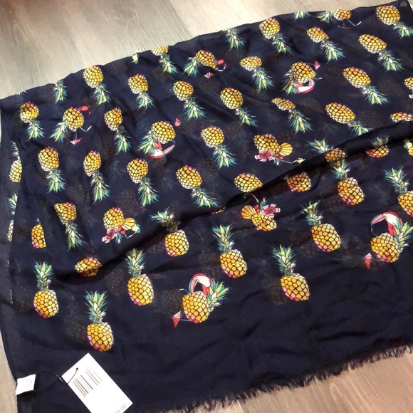Vera Bradley Soft Fringe Scarf 100% Rayon Toucan Party Print 30”W x 72” L NWT - Picture 5 of 16